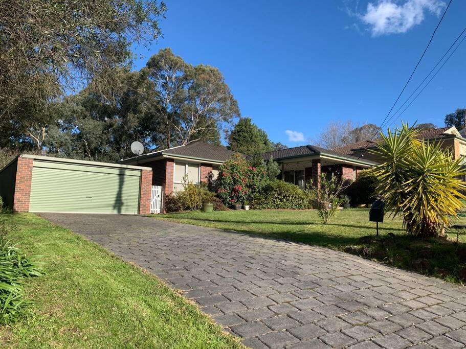 Serene 4-Bedroom House In Melbourne East Mitcham Exterior photo